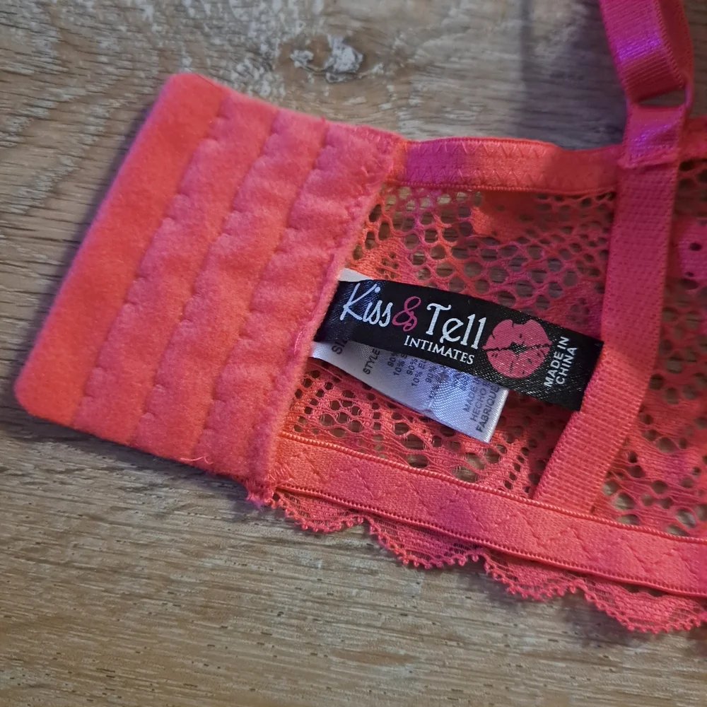 Kiss & Tell Intimates Hot Pink Padded Push-up Lace Bralette Bra Size 36D NWOT